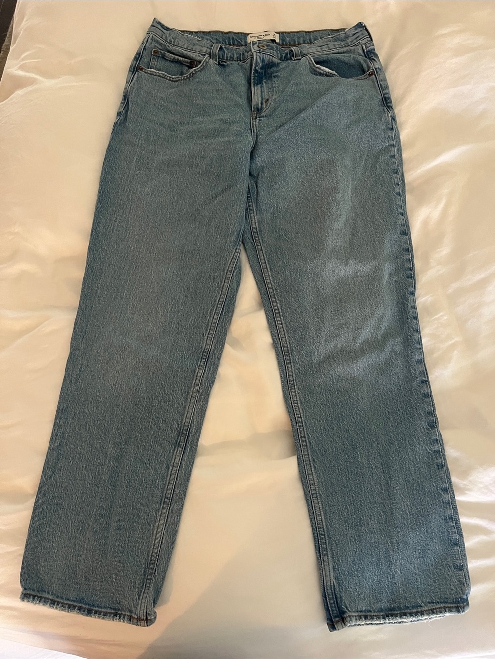 Abercrombie & Fitch Curve Love Light Blue '90s Straight Mid Rise Jeans